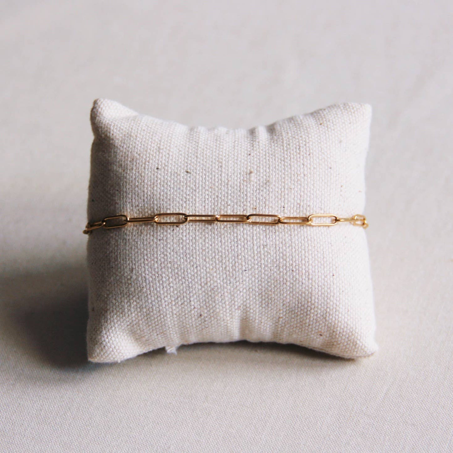 Pulsera de acero inoxidable con cadena D - Oro