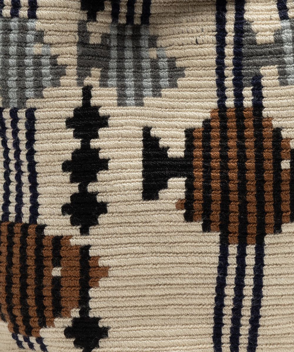 Bolso Cepheus cruzado beige y marron con asa de macramé