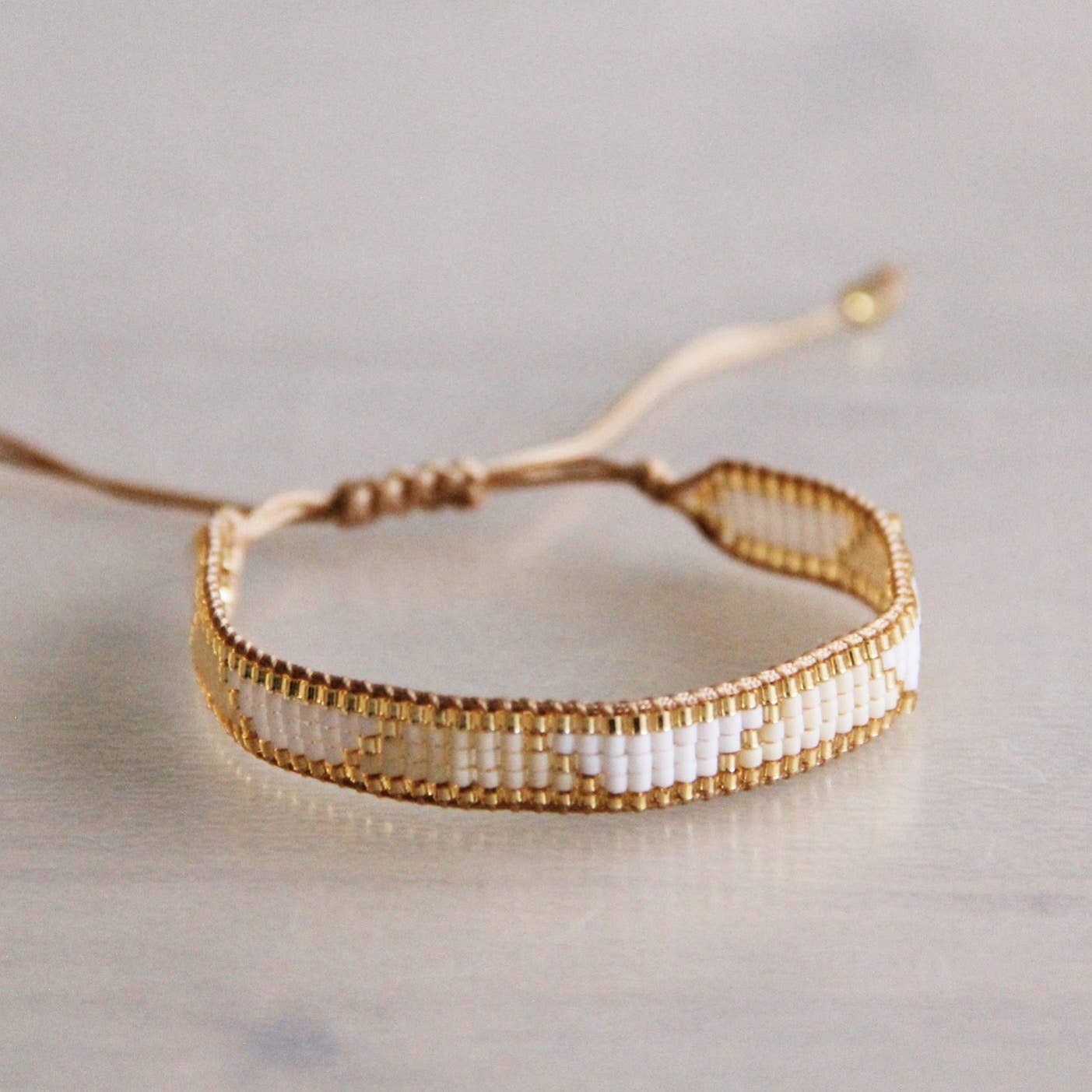 Pulsera tejido blanco/champán/oro