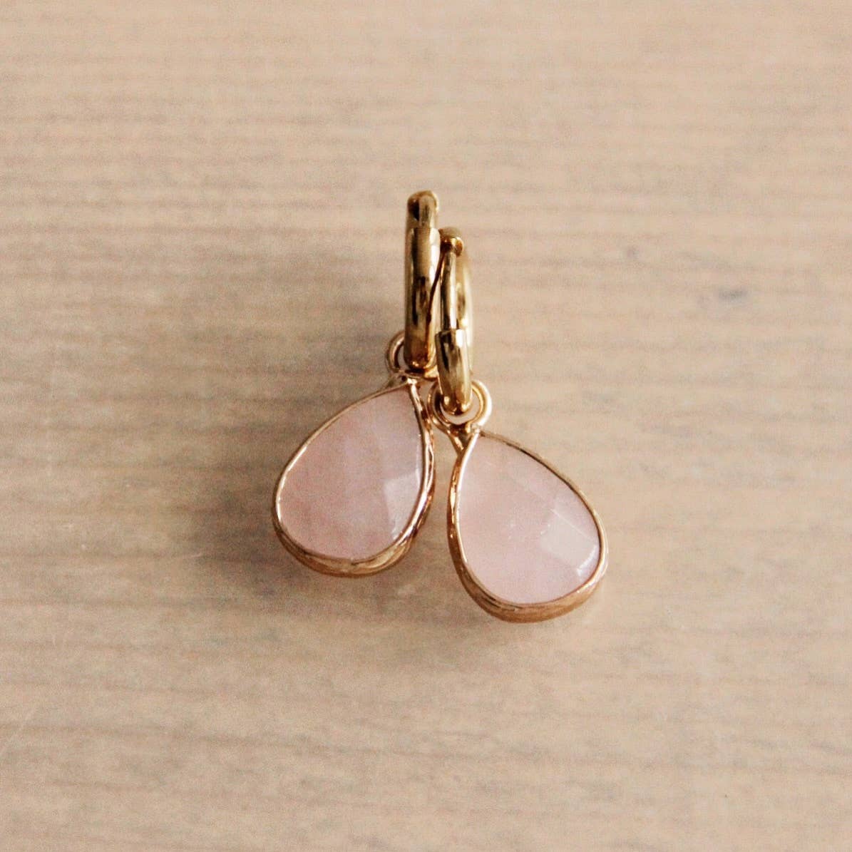 CRIOLLOS ACERO, PIEDRA NATURAL EN FORMA DE GOTA - DORADO/ROSA