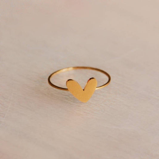 Anillo minimalista de acero inoxidable con corazón - dorado