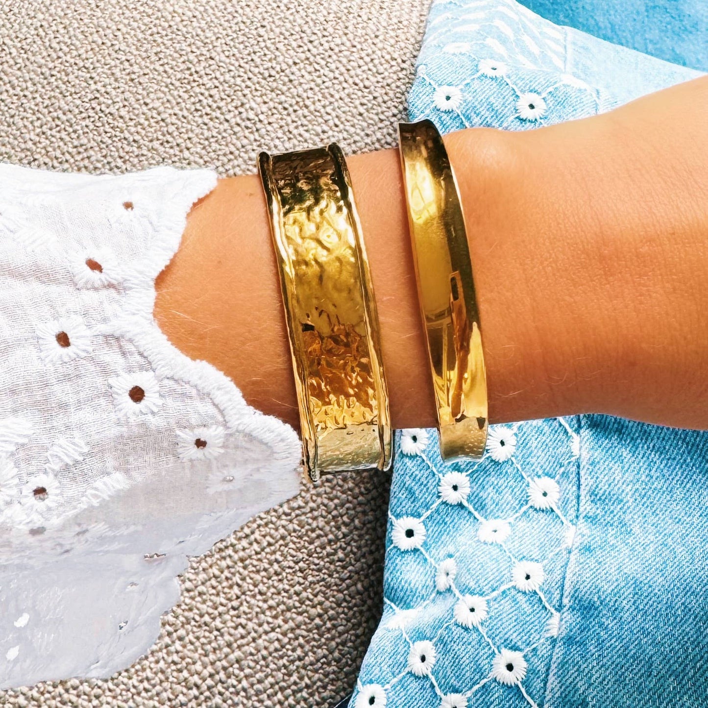 Brazalete ancho abolladuras