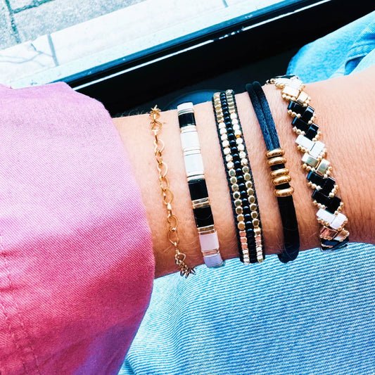PULSERA FINA, CADENA EN FORMA DE CORAZÓN