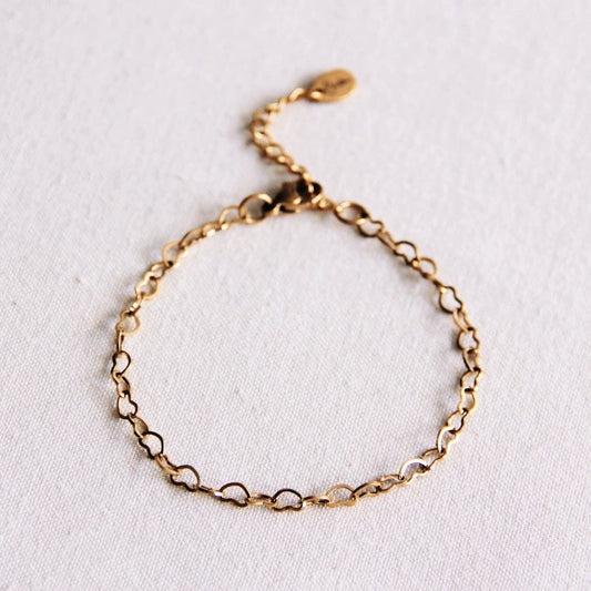 Pulsera fina con cadena en forma de corazón