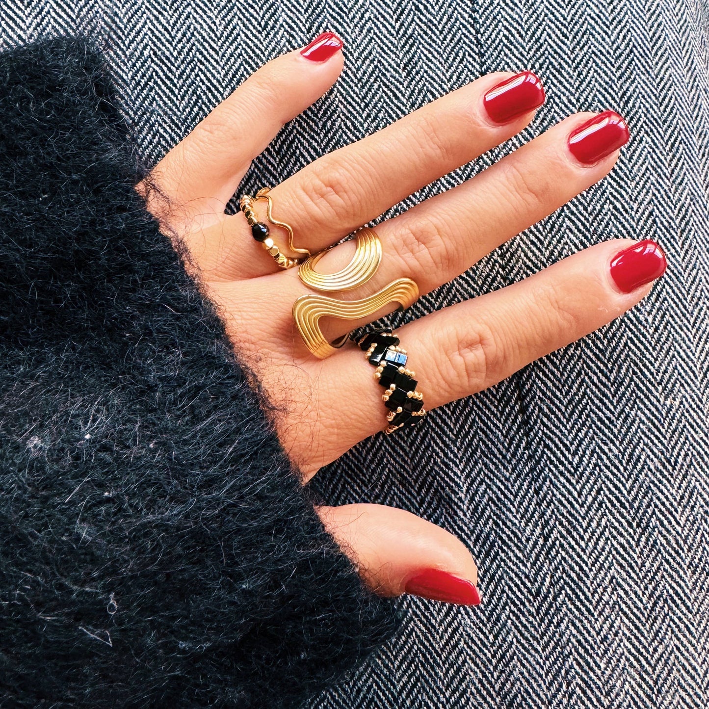 Anillo XL a rayas retro llamativo - dorado