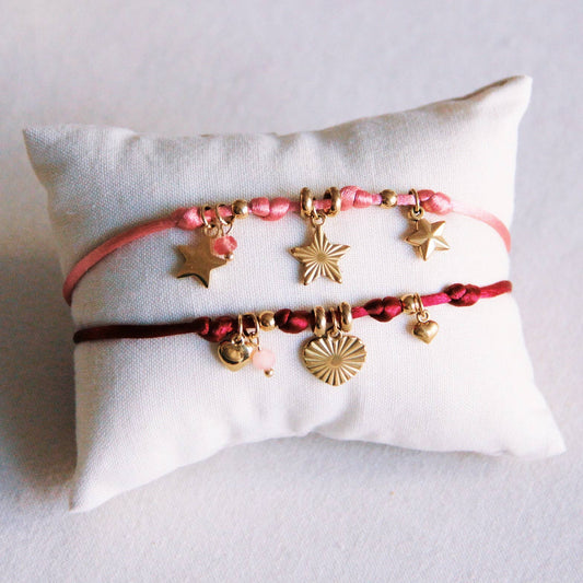 PULSERA DE ENCANTO, SATÉN CON CORAZONES Y MINI FACETAS