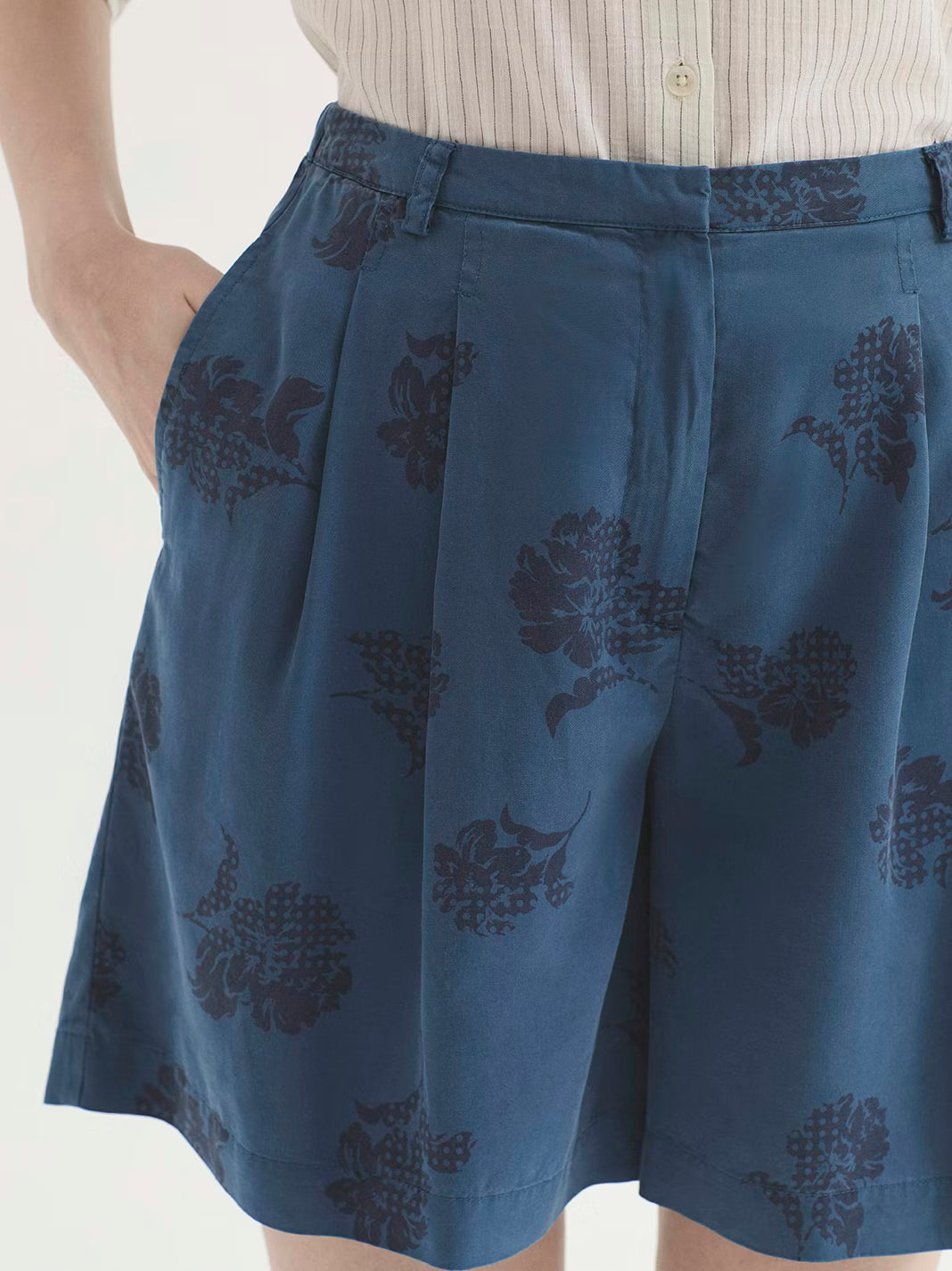 Bermuda Dots y Flowers Print