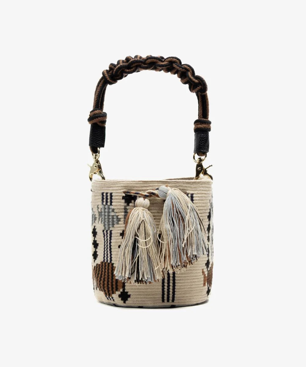 Bolso Cepheus cruzado beige y marron con asa de macramé