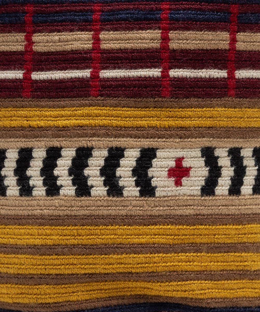 Bolso Pyxis cruzado mostaza y granate con asa de macramé