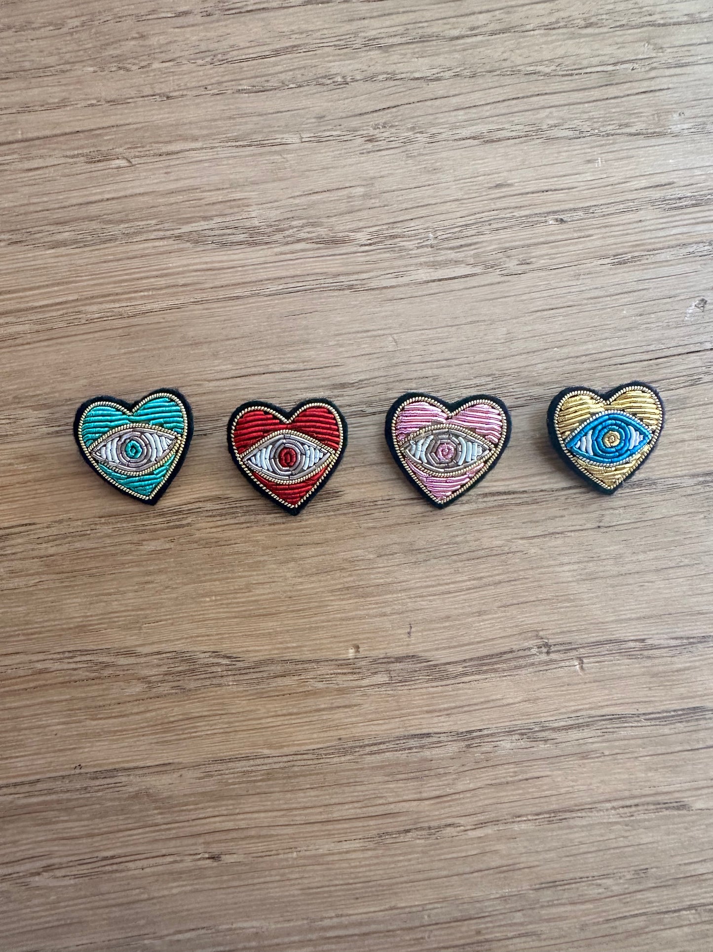 BROCHE BORDADO CORAZON MINI