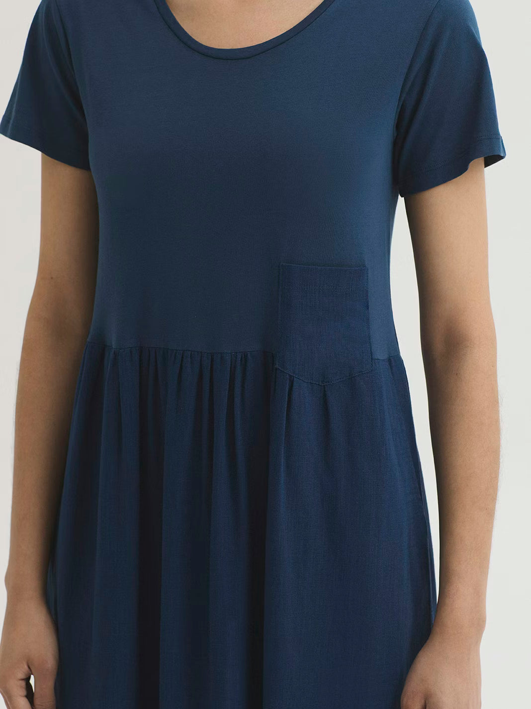 Vestido Bimateria de Lino y Algodón