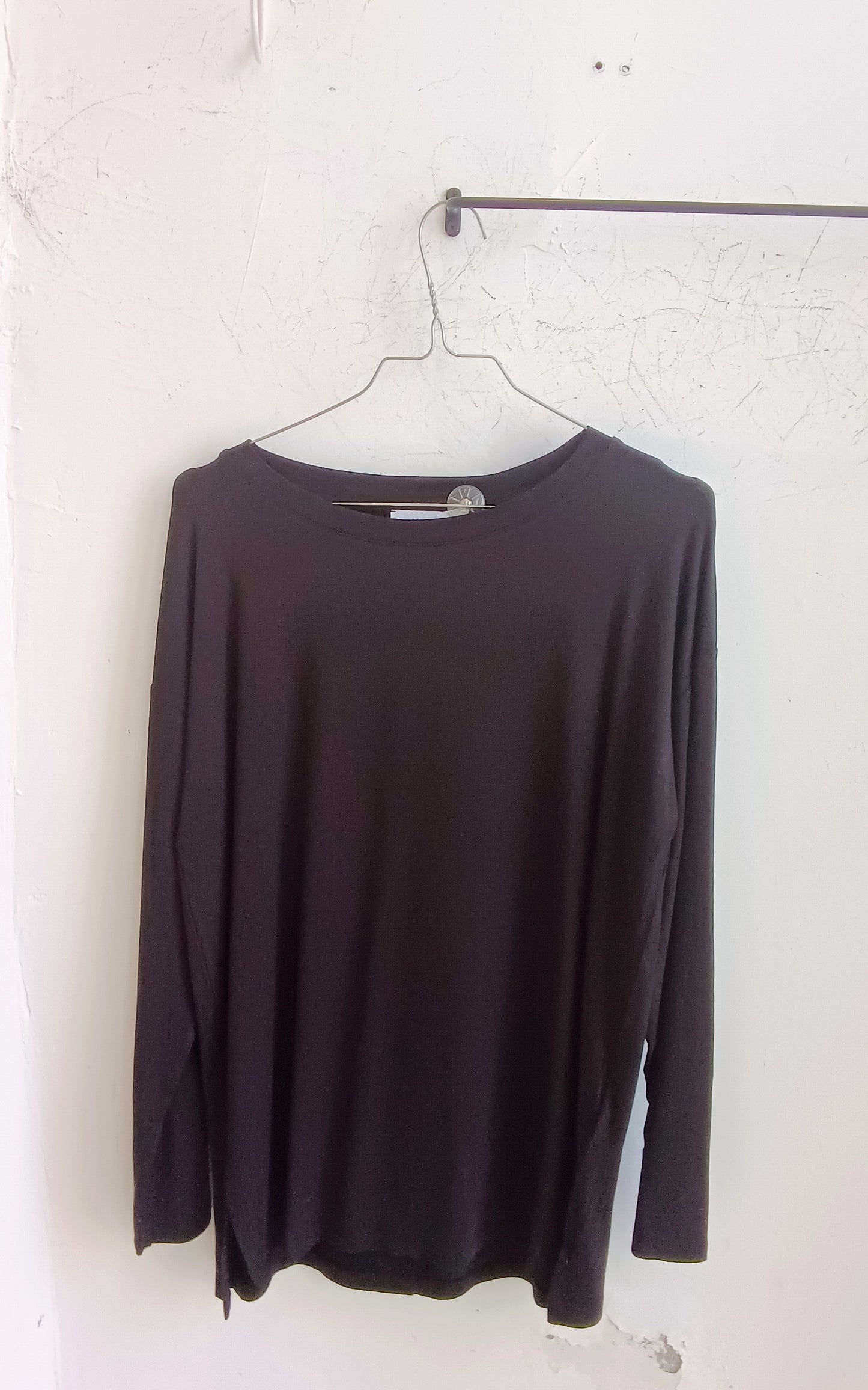 CAMISETA VISCOSA CON SPACCHI